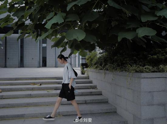 刘雯靠它称霸时尚圈 中性风穿搭我也可