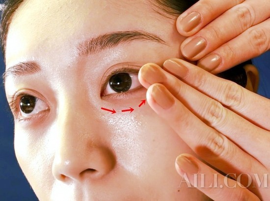 眼部有细纹怎么解决?注意日常生活小习惯