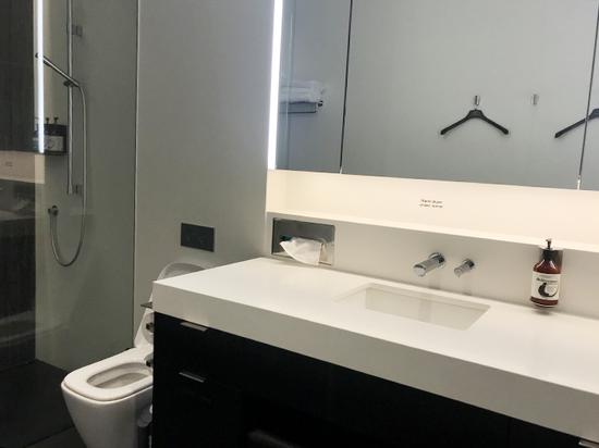 新西兰航空奥克兰机场国际贵宾休息室的独立淋浴间