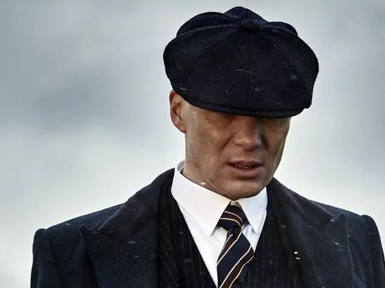 《peaky blinders》中可以看到很多8面板报童帽