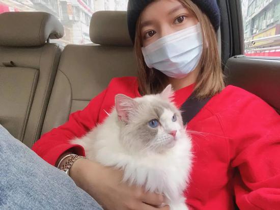 寒风吹得脑壳疼 你可能需要欧阳娜娜的针织帽