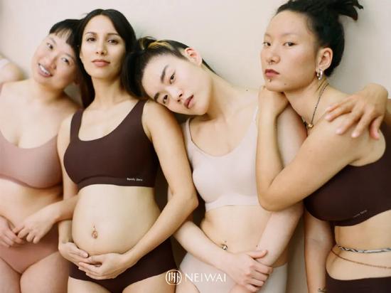 中国内衣品牌Neiwai在其广告中邀请了不同的女性面孔出镜，展现多元魅力