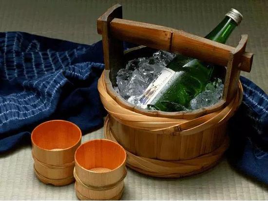 加热清酒称为“燗酒”,可以分为: