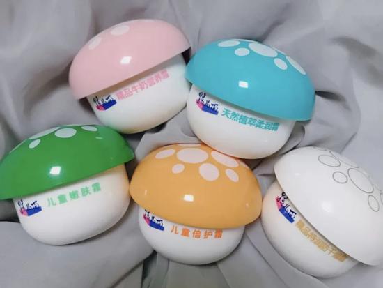 不过这牛奶成分在面霜中还真起不到什么作用,前有甘油后有矿油,保湿