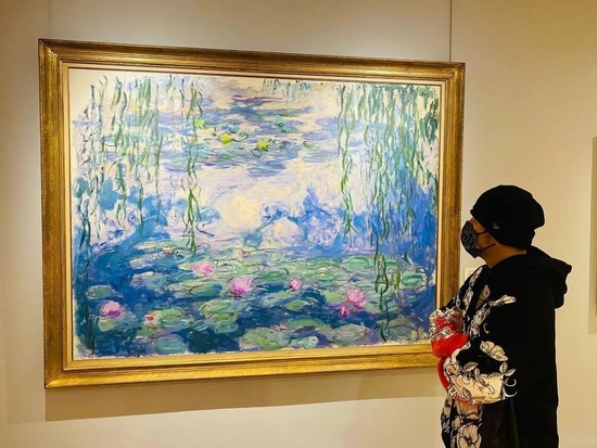 The artistic style in the creative process Jay observes Monet's painting 