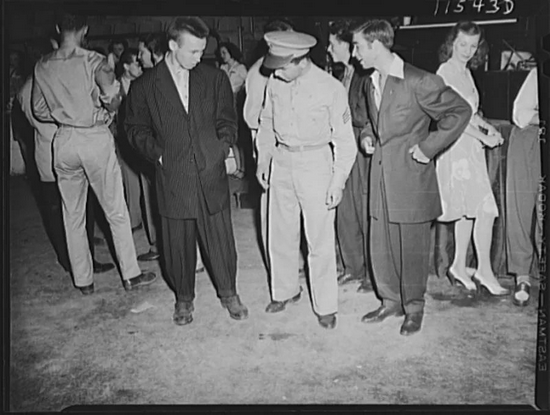 1943年美国发生了一系列zoot suits骚乱