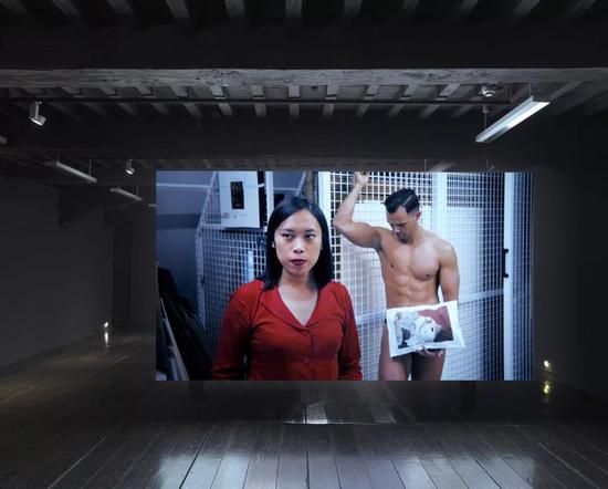王韬程访谈高清录像10′40″ ©图片由艺术家,Galerie Fons Welters及Carlos / Ishikawa提供 摄影 Photo: Gert Jan van Rooij。 由金杜艺术中心选送