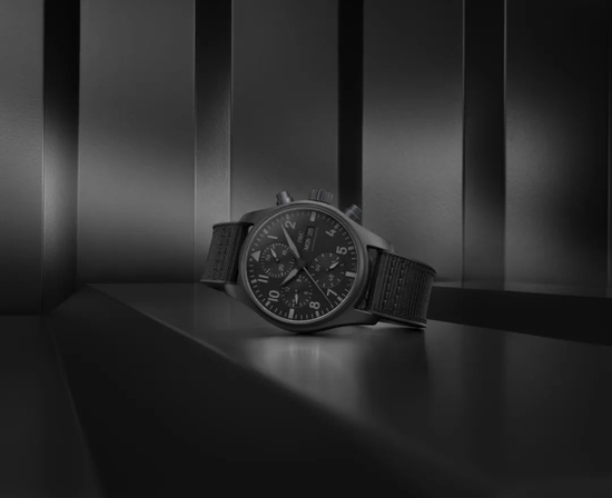 IWC 万国飞行员 Top Gun 瓷化钛金属计时腕表