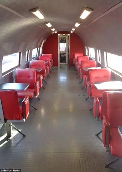 新西兰退役dc3飞机变身麦当劳机舱餐厅