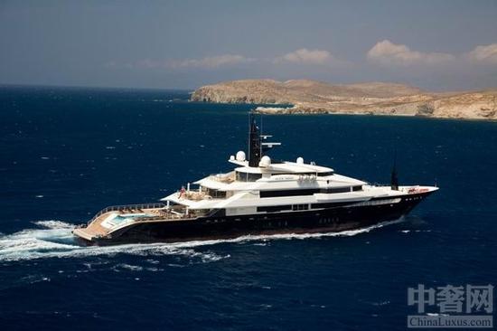 有追求的人 会有一艘有瀑布的游艇