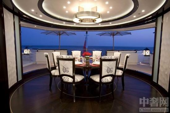 有追求的人 会有一艘有瀑布的游艇