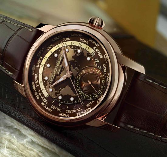 　　康斯登典雅自产机芯世界时区腕表