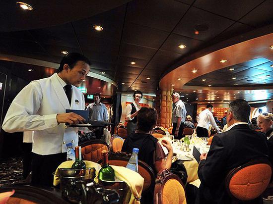 在豪华游轮上当服务生是什么体验
