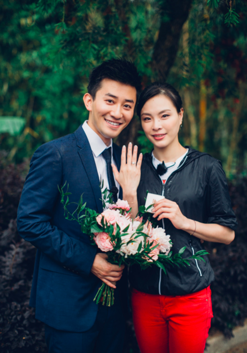 　　亲手筹备求婚现场，摆“∞”花桥寓意无限爱意