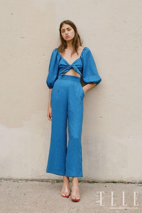 穿连体裤的周冬雨帅极了!为了Jumpsuit的气场,我宁愿麻烦点!