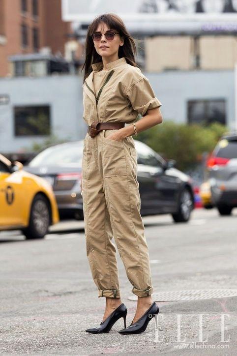 穿连体裤的周冬雨帅极了!为了Jumpsuit的气场,我宁愿麻烦点!