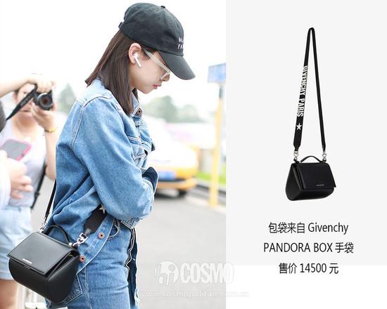 包袋来自Givenchy