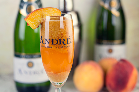 戴安娜王妃最爱的鸡尾酒桃子贝里尼