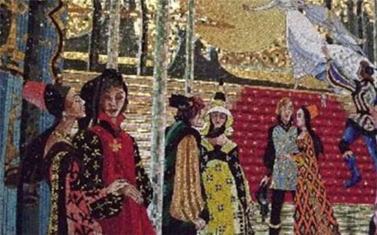 壁画的内容是描绘灰姑娘在楼梯上奔跑的样子，其中最左边的壁画中，那位贵妇耳朵上的耳环是真正镶嵌有钻石的。