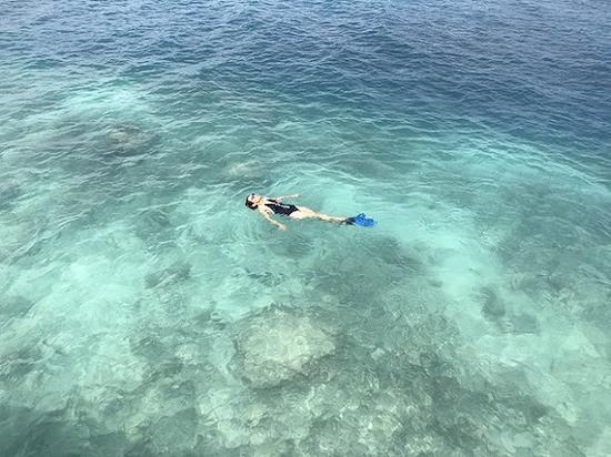 即使在马尔代夫马累附近的海岛，依然水清沙幼。