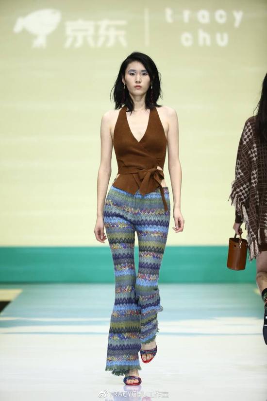 tracy chu燃爆中国国际时装周 演绎轻奢时尚风