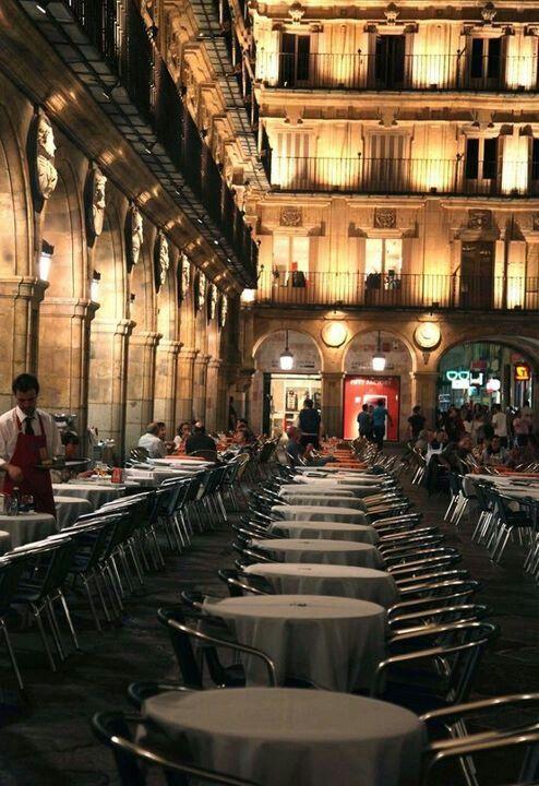 马约尔广场四周餐厅 图片来源自Leyre Sel