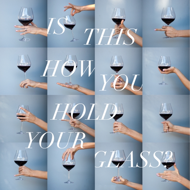 譬如说,如果一个人这样拿酒杯