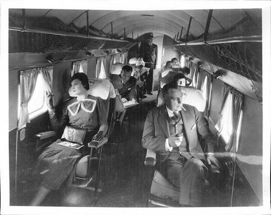 1930年代的机舱内部