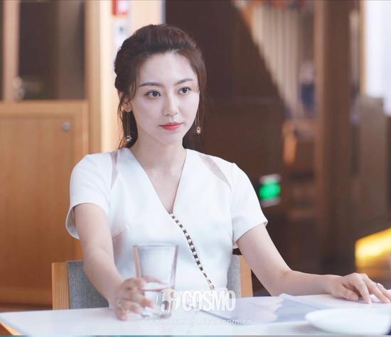 高蜜离不离婚我不知道但我知道这条连衣裙很好看