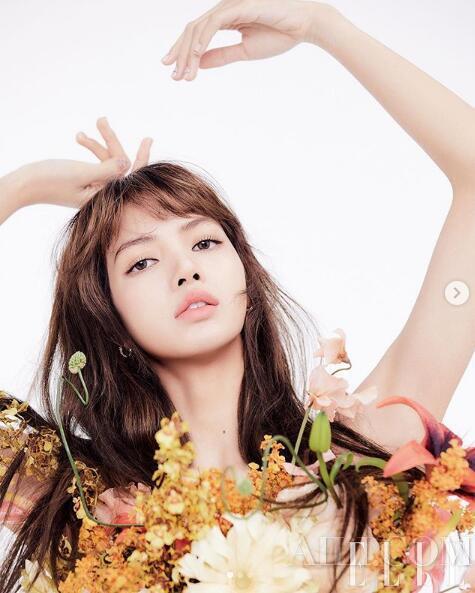 Lisa除了铁刘海她的 小欧眉 也值得一学 Lisa 彩妆 眉笔 新浪时尚 新浪网 Lisa除了铁刘海她的 小欧眉 也值得一学 Lisa 彩妆 眉笔 新浪时尚 新浪网