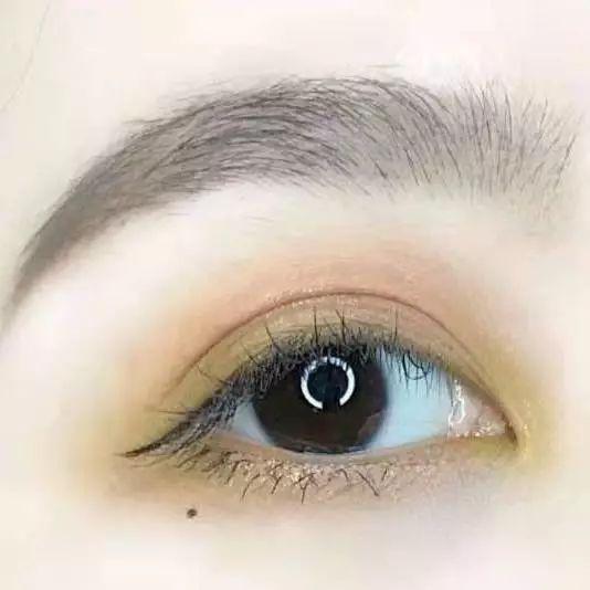 图源小红书@肉丝玛丽    上扬眼更上扬