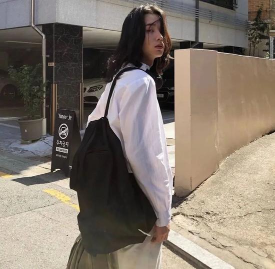 入秋到底怎么穿韩国美女帅哥手把手教你 穿搭 时尚 潮流 新浪时尚 新浪网 入秋到底怎么穿韩国美女帅哥手把手教你 穿搭 时尚 潮流 新浪时尚 新浪网