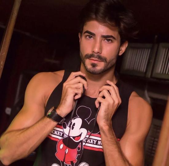 白天平面男模夜晚酒吧dj能唱能跳这位男模我真的可以