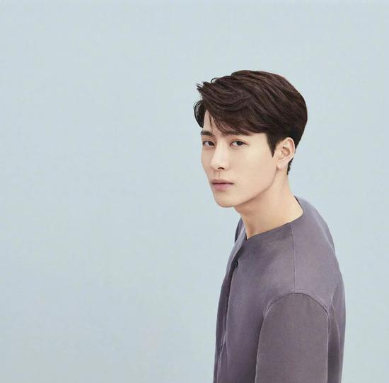 潮流男星帅气发型都靠戴假发 难怪剪不出同款 潮流 男明星 假发 新浪时尚 新浪网 潮流男星帅气发型都靠戴假发 难怪剪不出同款 潮流 男明星 假发 新浪时尚 新浪网