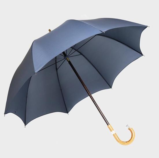 sab特制马六甲白藤伞柄的雨伞 图片源自www.swaineadeneybrigg.com