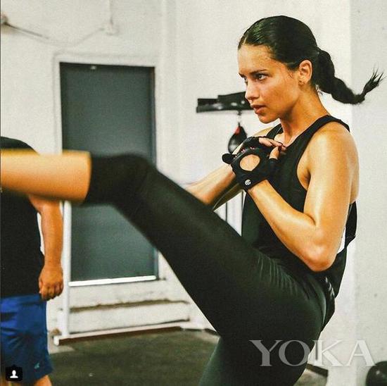 Adriana Lima喜欢的健身方式是拳击 图片来自ins