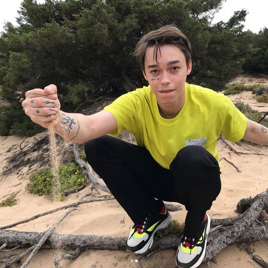 睡不醒男孩sashatrautvein没人说你帅因为你还不够丧