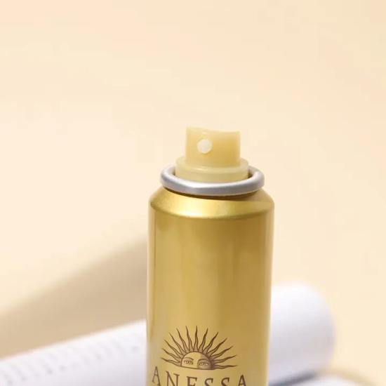 真人实测 一到夏天就脱销的8款防晒喷雾到底该不该买 防晒喷雾 测评 护肤 新浪时尚 新浪网