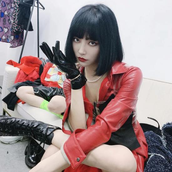 漂亮姐姐和帅气哥哥 他们的梳妆盒里都有这个