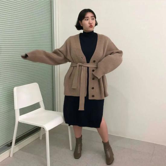 韩国博主minmonday ,身高168cm,体重150 ,身材也是过于丰满的类型.