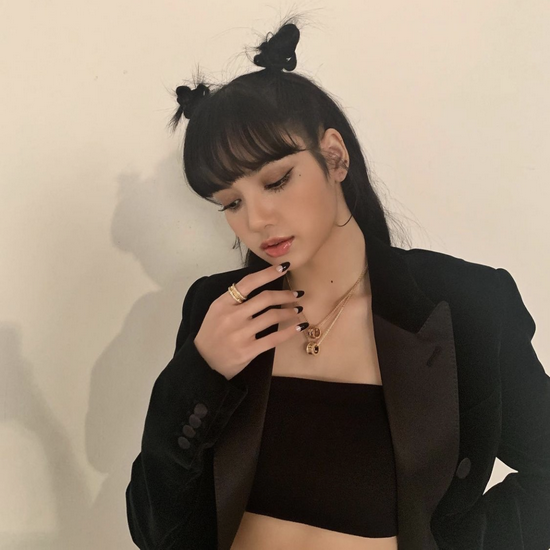 solo出道依旧是了不起的lisa