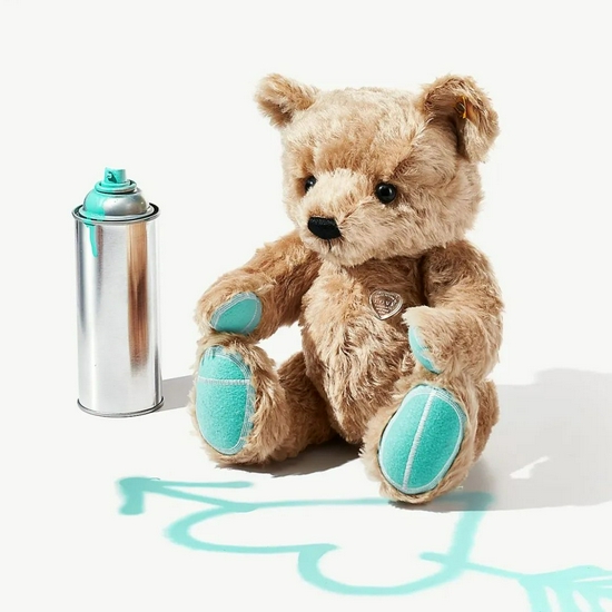 Tiffany 与玩具品牌 Steiff 合力打造的马海毛泰迪熊