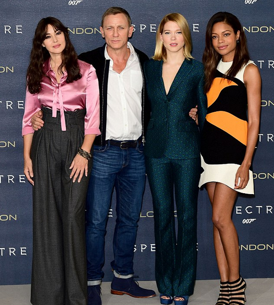 其它邦女郎都是bondgirl,而只有她是bondwoman,更性感更成熟.