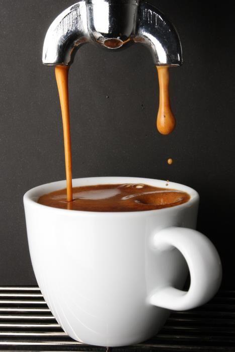 煮咖啡 图片来源自Pinterest@Hannah Perlmutter
