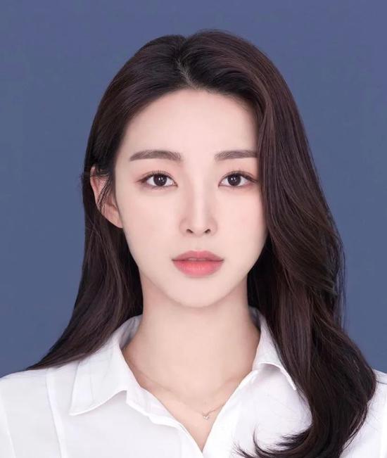 传说中的证件照美女都这么化妆