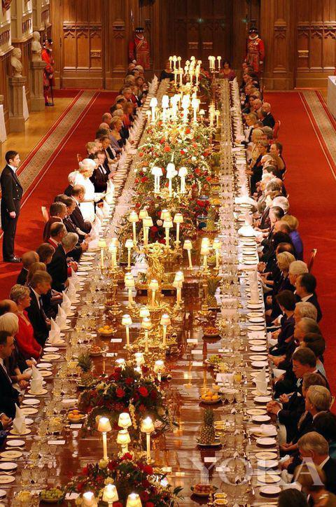晚宴将在温莎城堡的圣乔治大厅举行 图片来自pinester