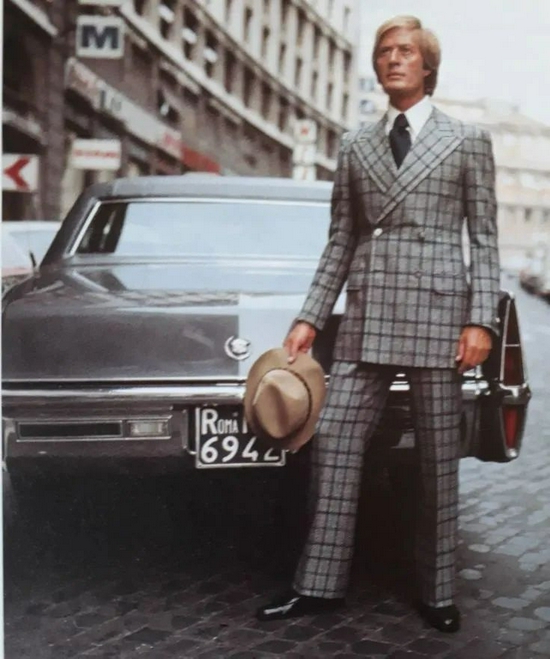 上：1978年意大利西装品牌Brioni的设计