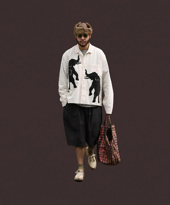 此外,对于一些偶尔采用颜色的搭配,scott也都能做到协调又有细节,包括