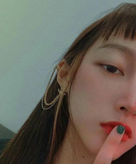 《二十不惑》的关晓彤 又穿回了“闺女风”