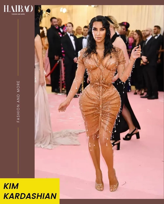  Kim Kardashian的“湿身裙‘’